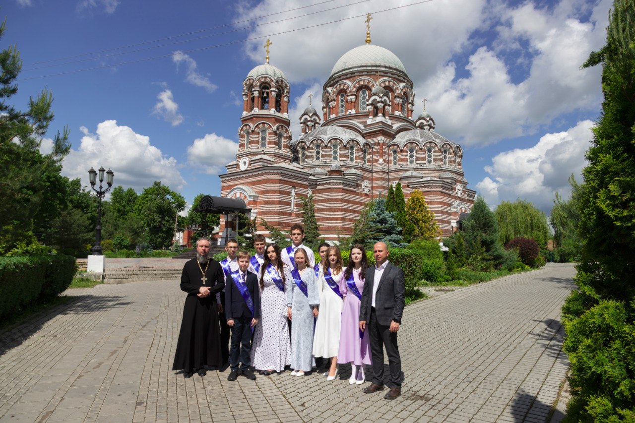 Прозвенел последний звонок для выпускников гимназии - фото 10